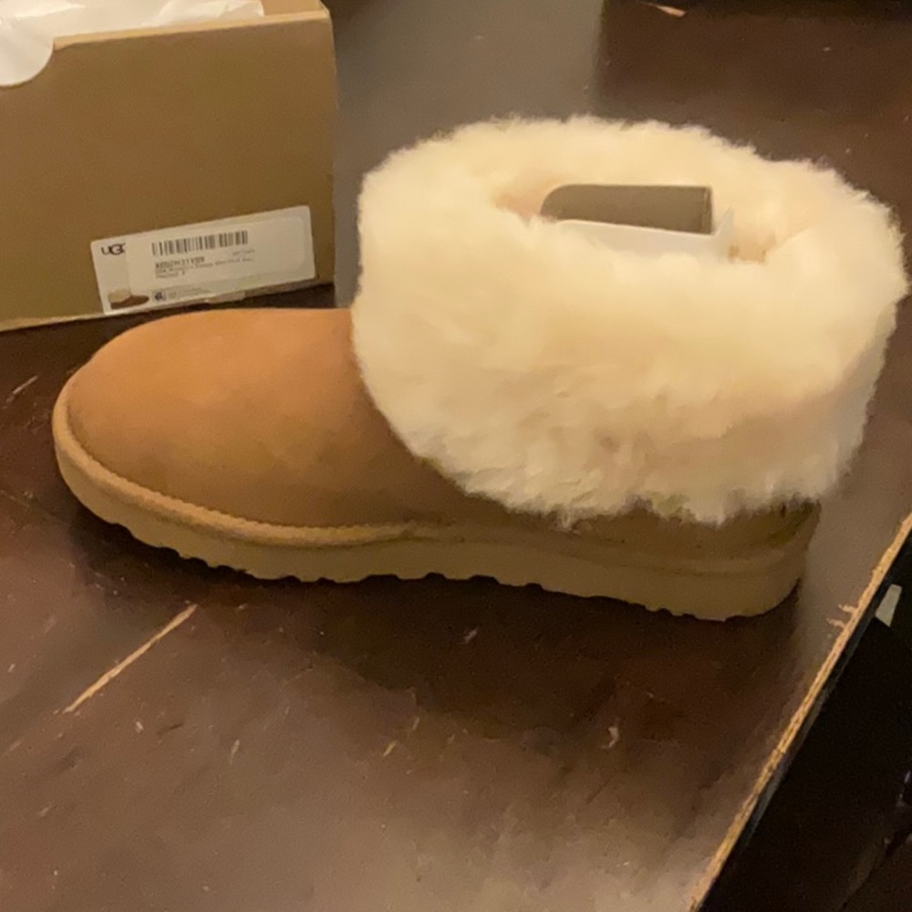 NWT Ugg women’s classic mini fluff boot